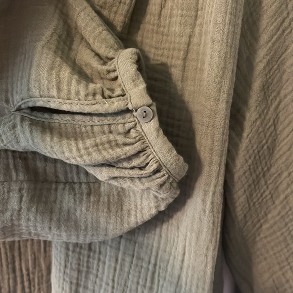 NWT green blouse - Picture 4 of 5